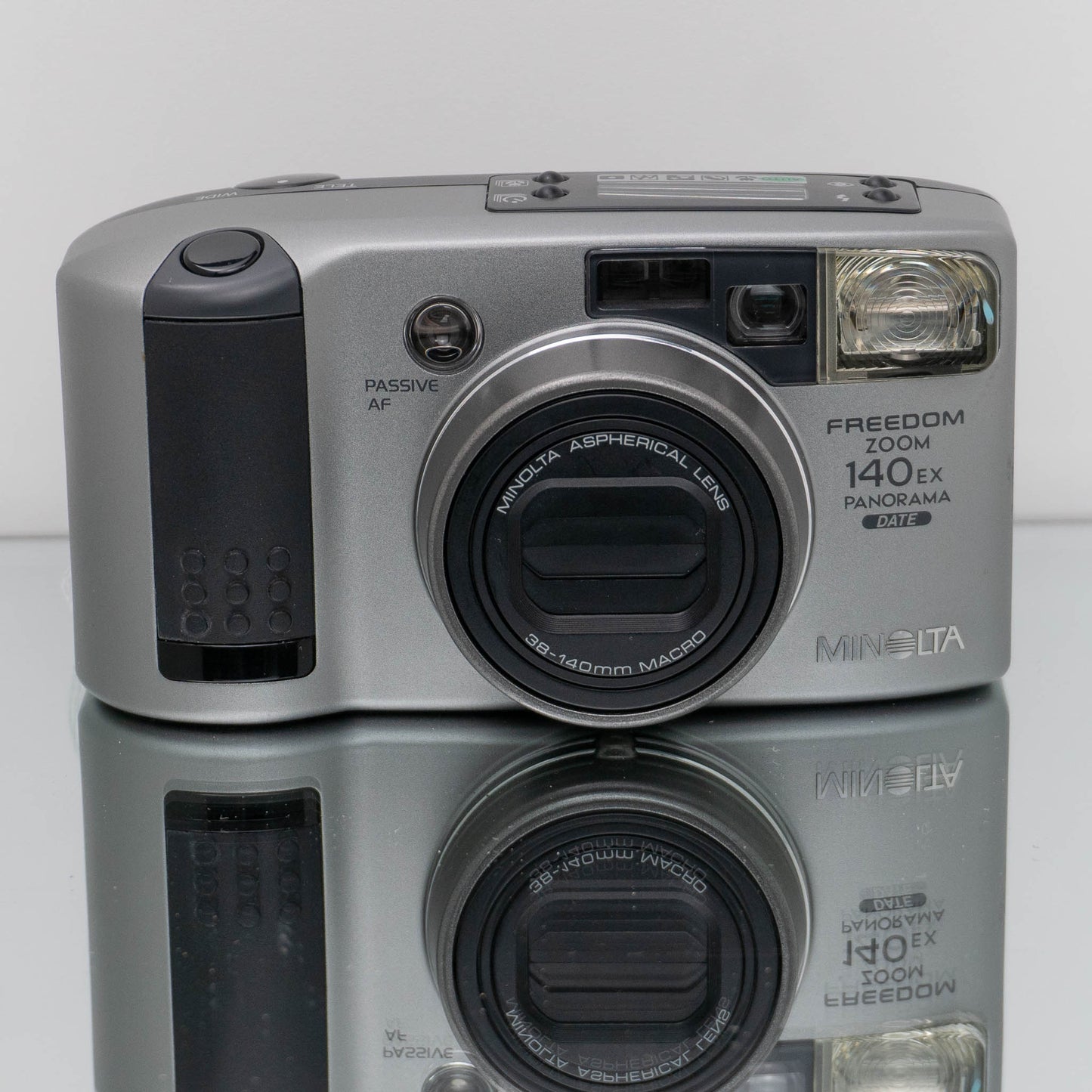 Minolta Freedom Zoom 140EX Point and Shoot