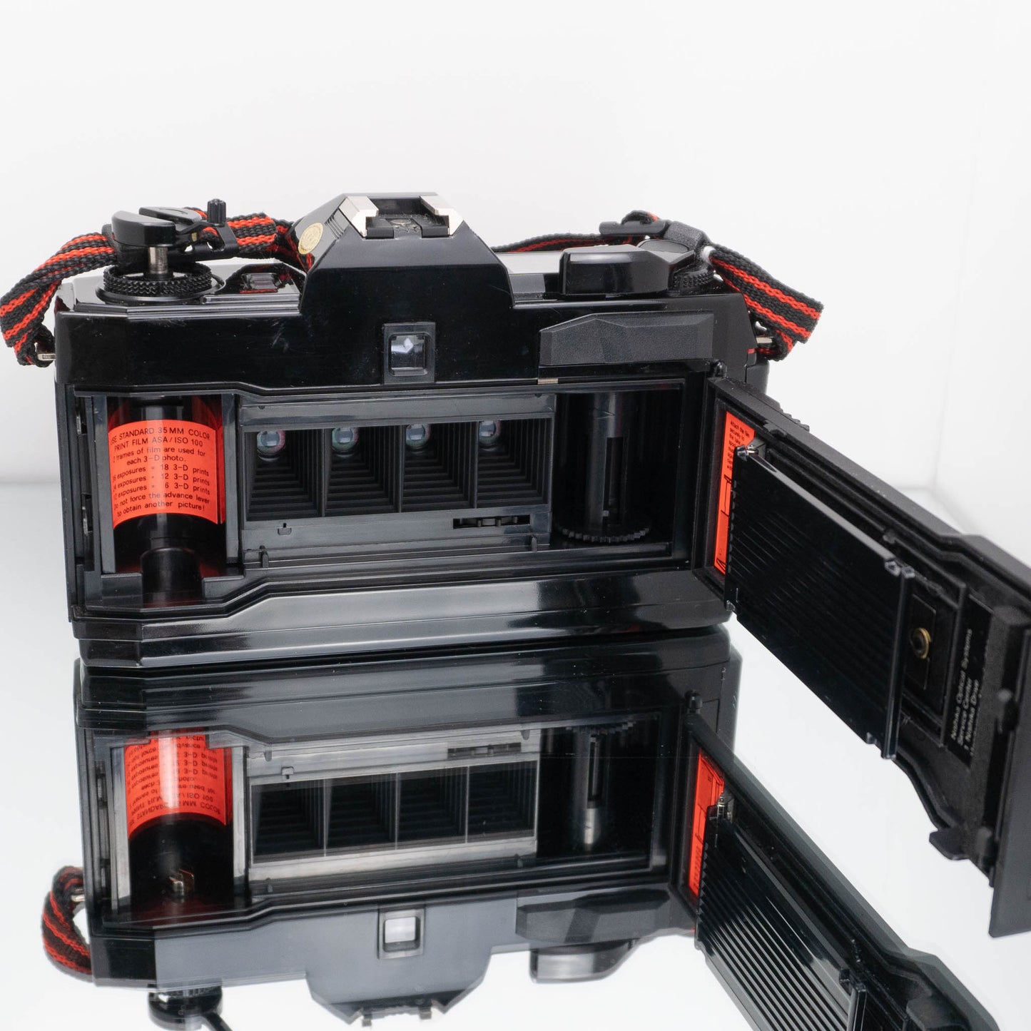 Nishika N8000 3D Camera with Case and Flash