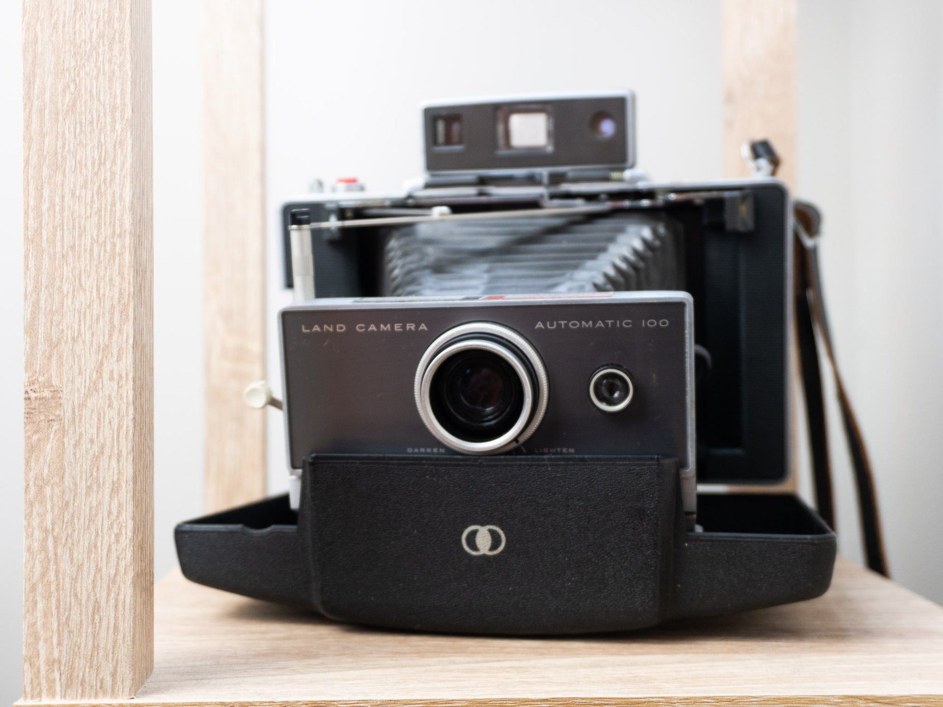 Polaroid: Polaroid 100 Price Guide: estimate a camera value